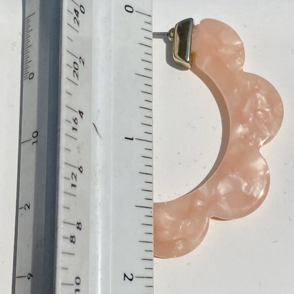Soft Pink Resin Scalloped Hoop Earrings, Excellent Condition, No Backs/Stops - Picture 8 of 9